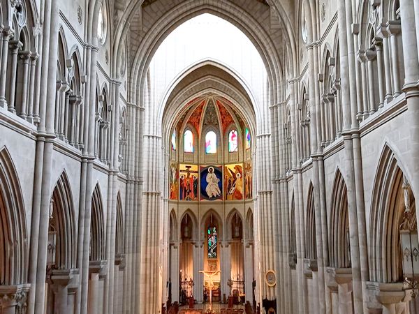 portada_audioguía_Catedral_Almudena_Madrid_ES